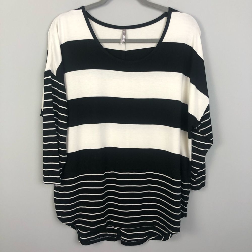 1775 black and cream striped top